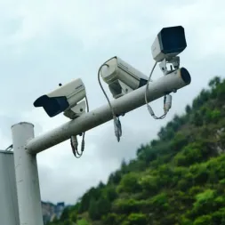 Meningkatkan Keamanan dengan Tiang CCTV di Area Parkir