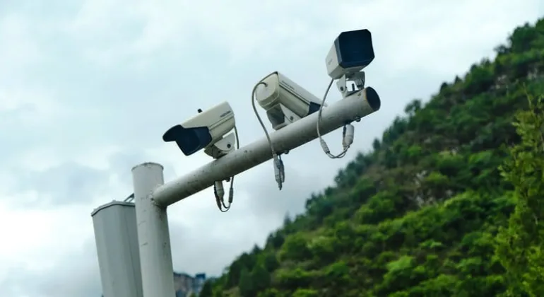 Meningkatkan Keamanan dengan Tiang CCTV di Area Parkir